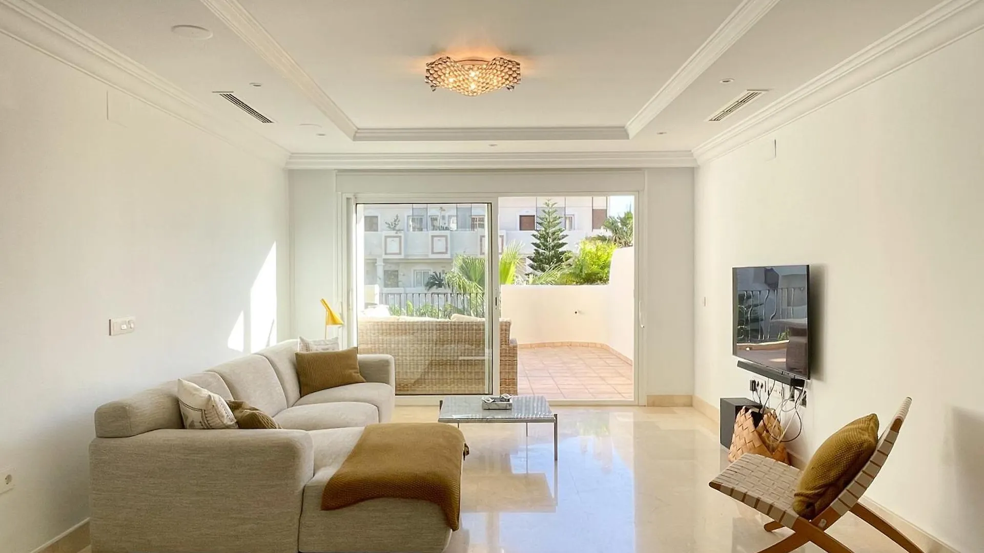 Aloha Hill Club Exclusive Apartment With Premier Resort Amenities contacts